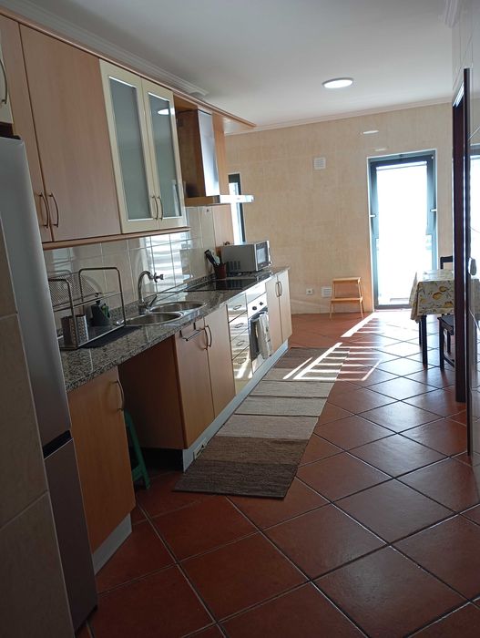 Arrendo quarto com WC privado