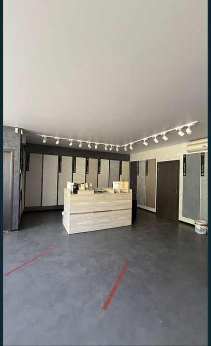 Продаєтся магазин в торгівельній частині міста