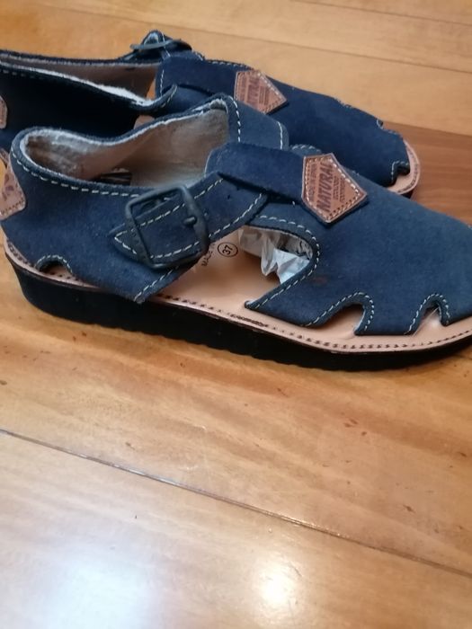 Sandálias criança  em pele  Tam. 35, nova