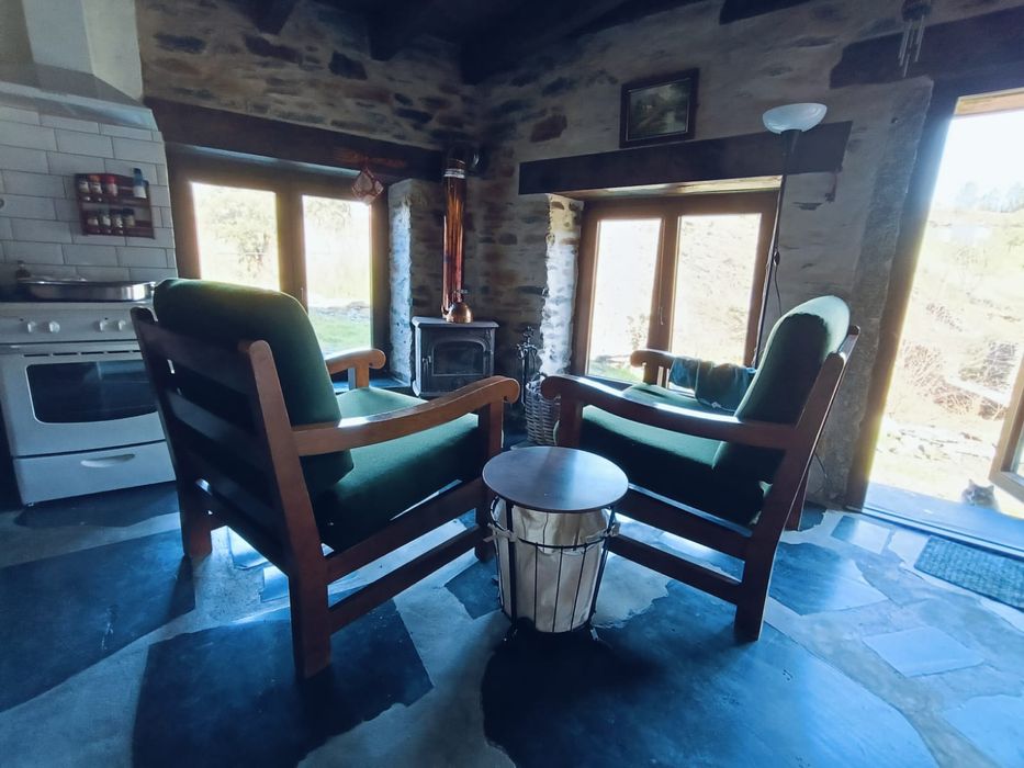 Poltronas de madeira de castanho