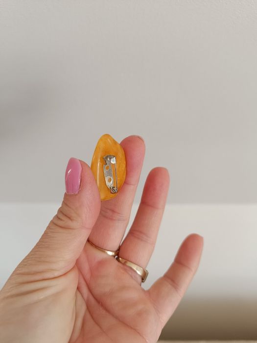 Bursztynowa broszka bursztyn naturalny