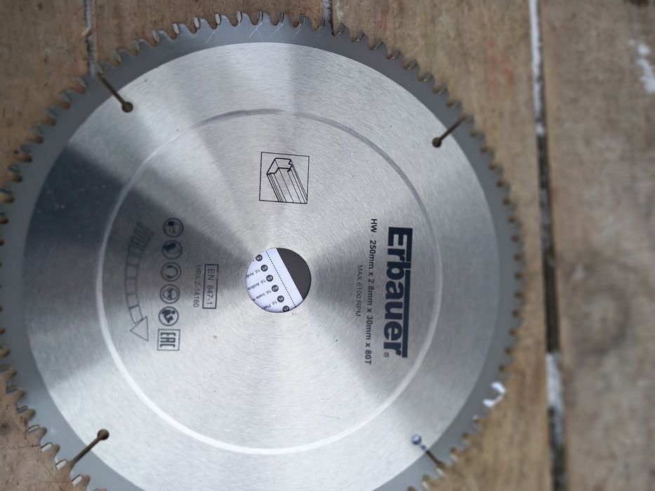 Tarcza uniwersalna Erbauer 250 x 30/25/20/16 mm 80