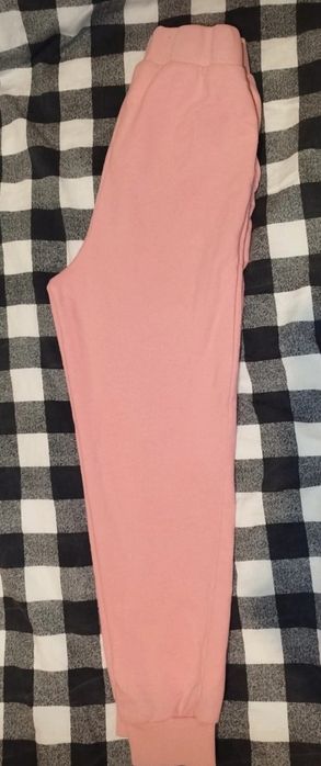 Spodnie dresowe różowe 116-122