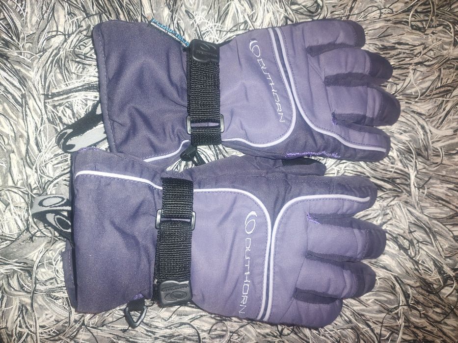 Rękawice narciarskie i czapka