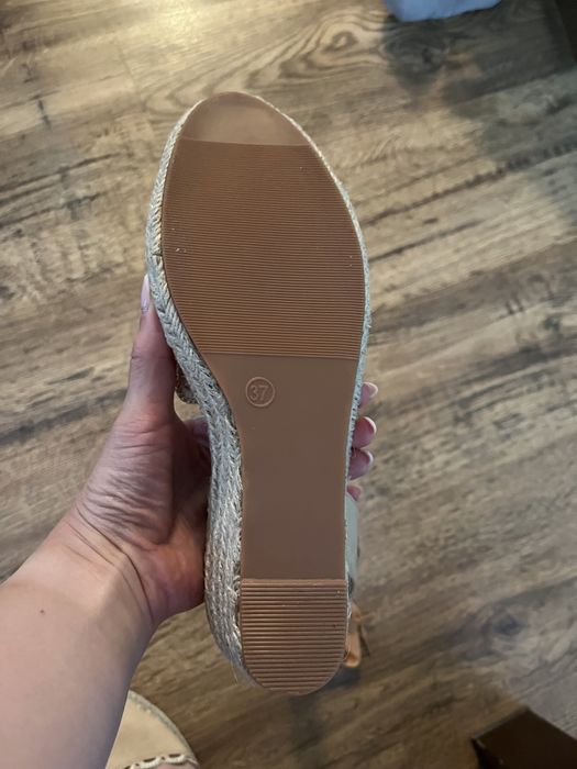 Buty na koturnie