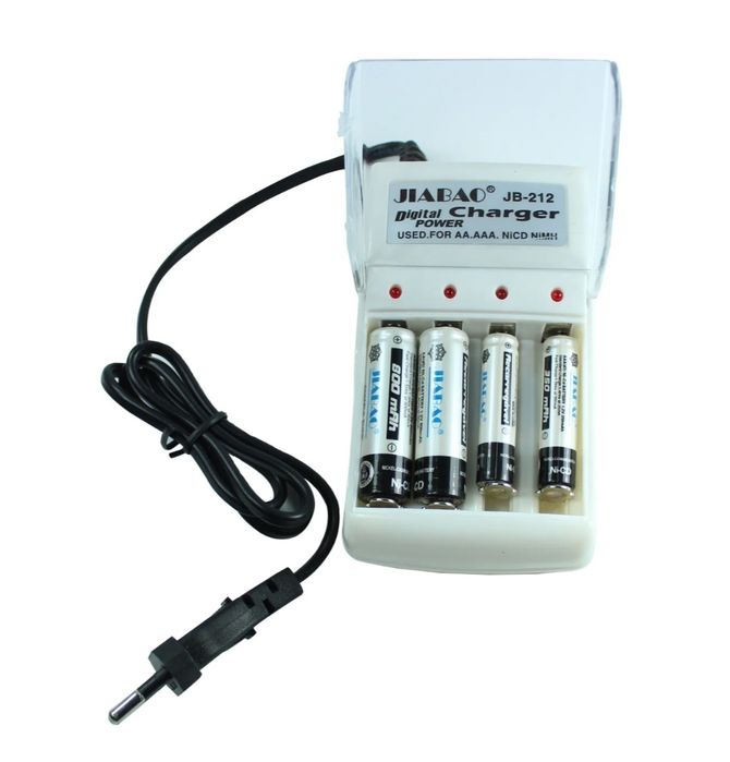 Зарядное устройство с ААА и АА аккумуляторами (4 шт)