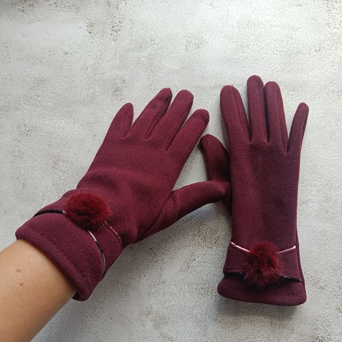 Burgundowe rękawiczki z pomponami S/M