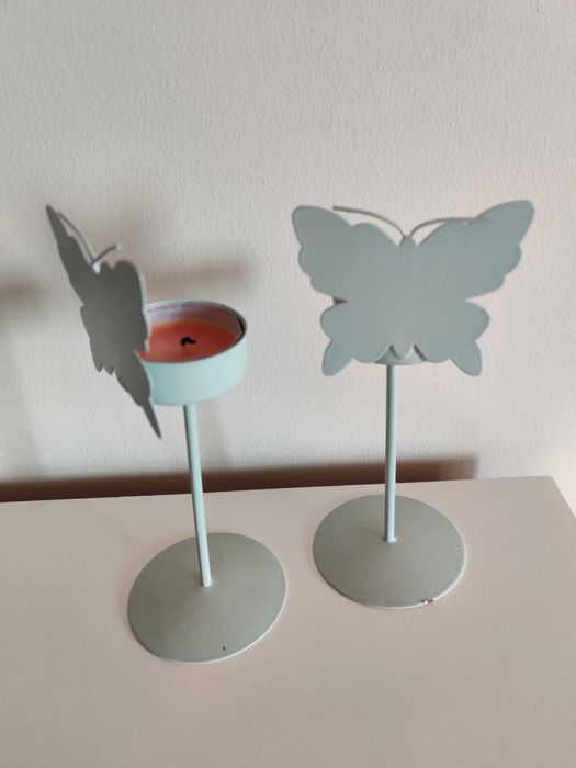 Conjunto de dois suportes de velas borboleta azul claro para decoração