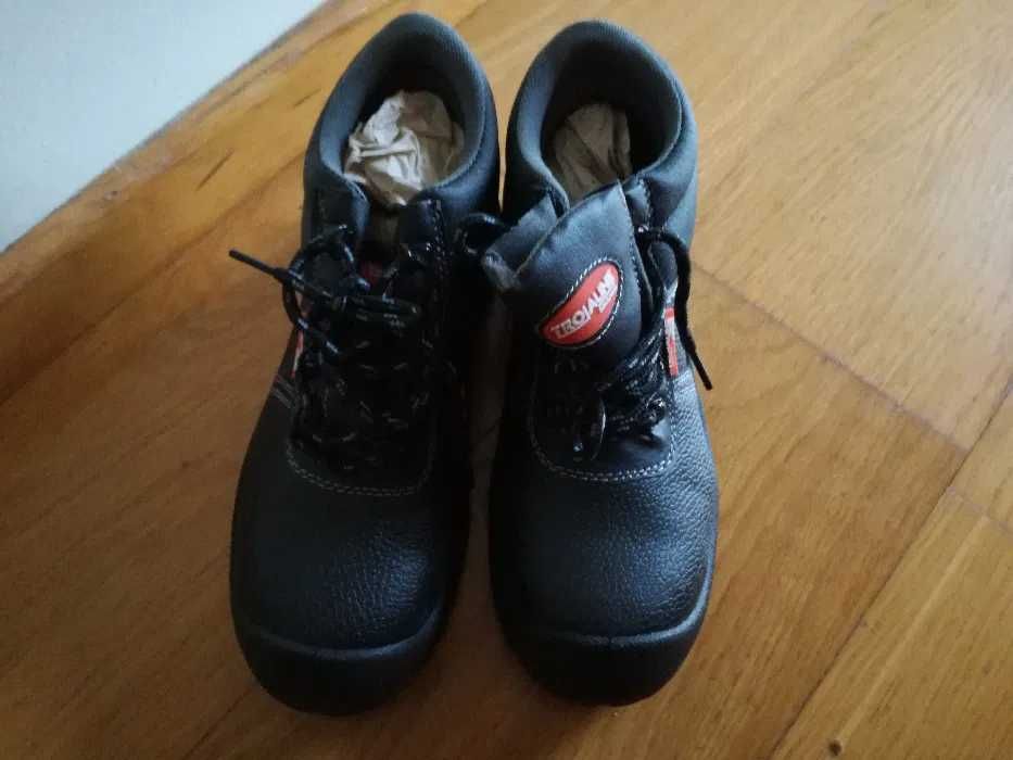 Botas biqueira de aço novas