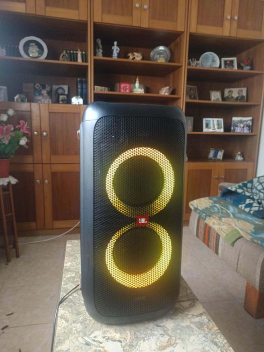 JBL PARTYBOX 100 impecavel