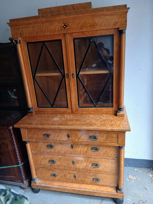 Komoda -serwatka Biedermeier