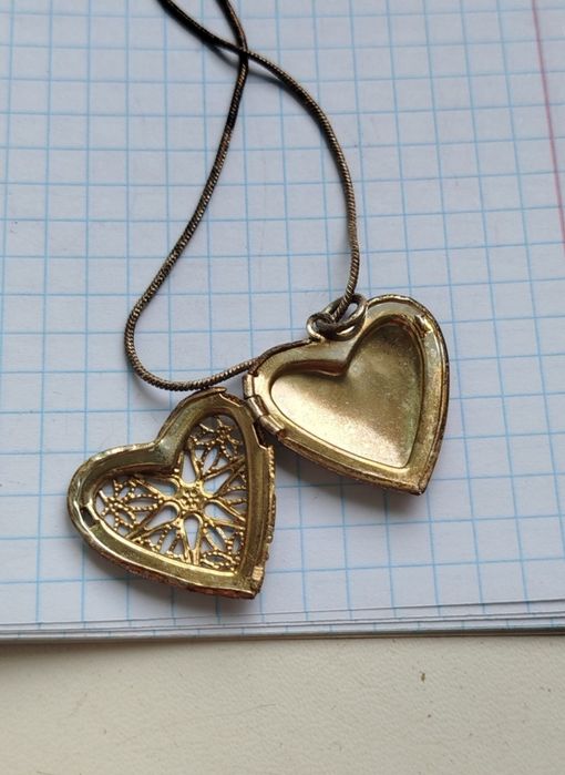 Продам колье серебряное