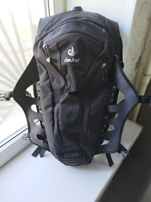Рюкзак Deuter ATTACK зі встроеним захистом спини