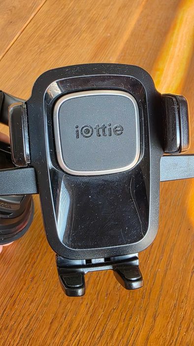 Uchwyt samochodowy do telefonu iOttie