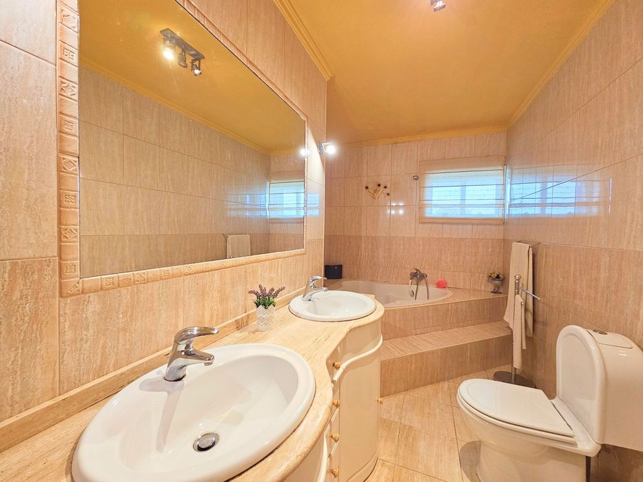 Moradia T4 | 3.000 m² de Terreno | Piscina | Vistas Panorâmicas