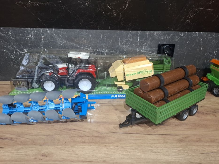 Traktor z Dwoma Przyczepami i Pługiem - Duży Zestaw Farma ROLNIK
