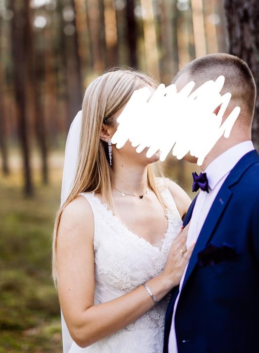 Suknia ślubna z rozporkiem
