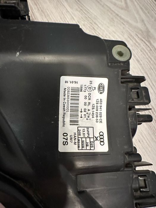 Lampa nowa przednia lewa Audi A8 D3