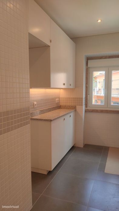 CAMPOLIDE - T3 Renovado com varanda e 2 casa de banho