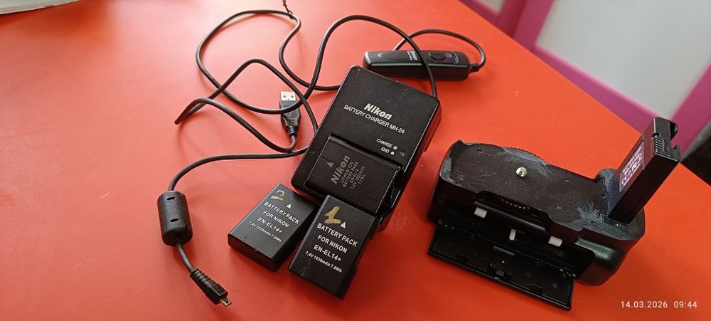 Батарейный блок с зарядкой и 3 аккум nikon d5100, 5200, 5300 цена 1800