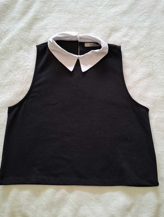 Top elegante preto com colarinho branco da pull & bear
