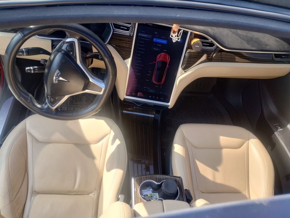 Tesla Model S 2016