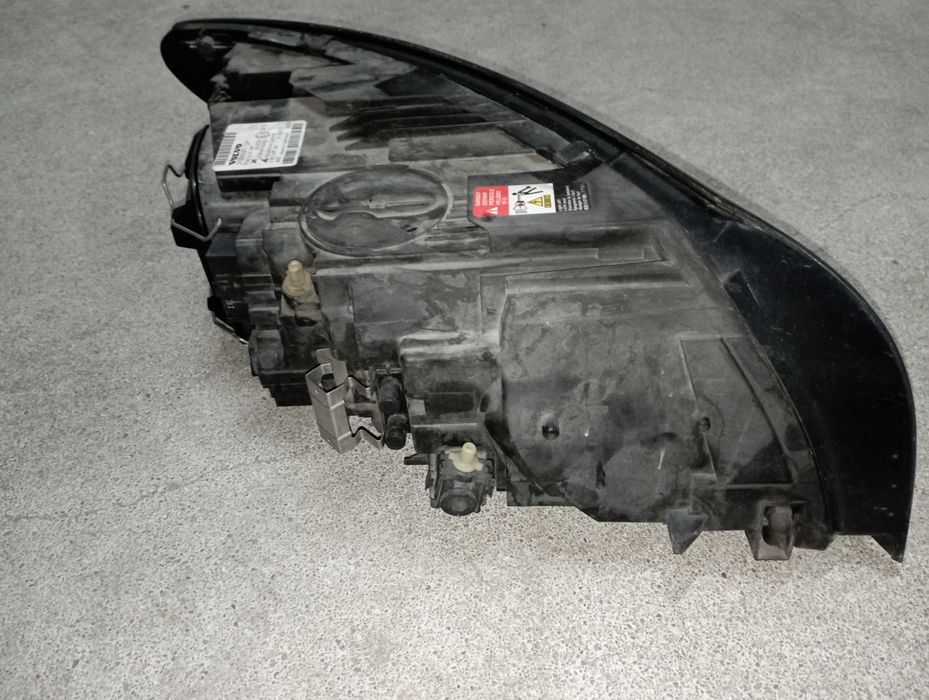 Ótica frontal esquerda, Volvo V50, ano 2012 (bi-xenon direcional)