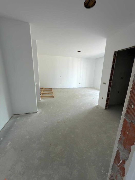 Moradia T4 geminada, térrea, com jardim e garagem em Condeixa-a-Nova