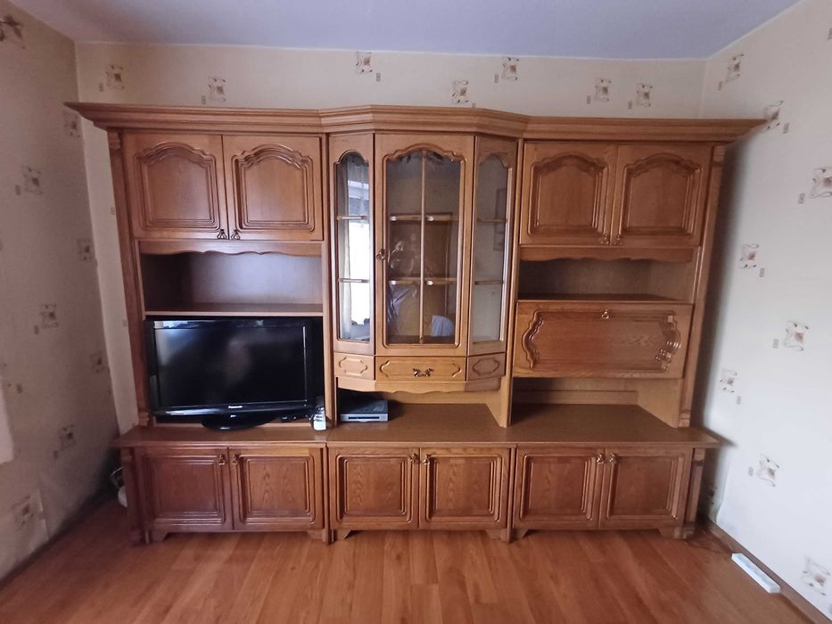 Sprzedam meblościankę dębową w bardzo dobym stanie