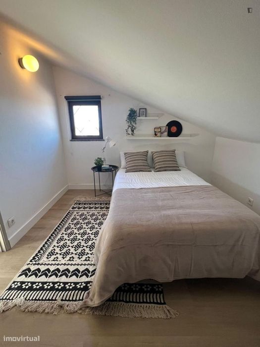 Quarto - localizado em Olivais Coimbra