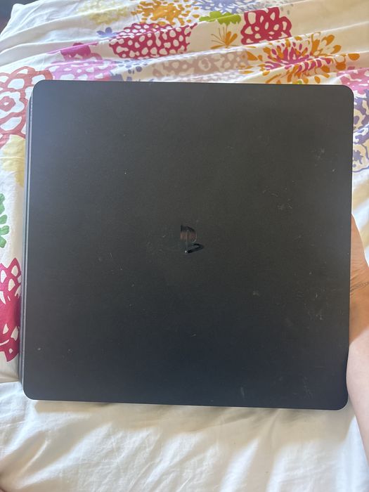 PS4 Slim 500GB Usada + 4 jogos