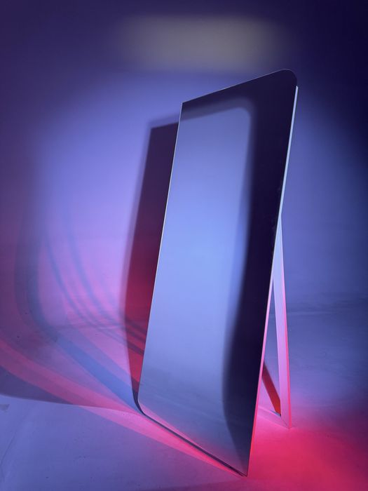 Напольное безрамное зеркало мольберт с двумя округленными углами