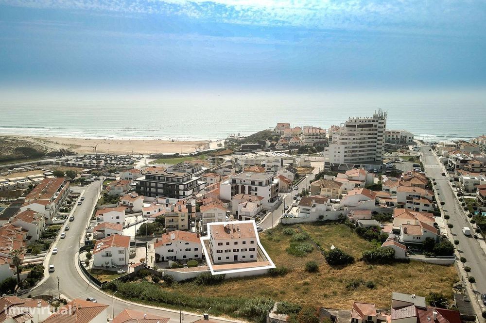 T2 com Garagem a poucos minutos da Praia da Areia Branca | Espaço, Luz