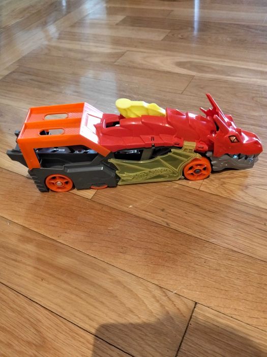 Carro hot Wheels Dragão