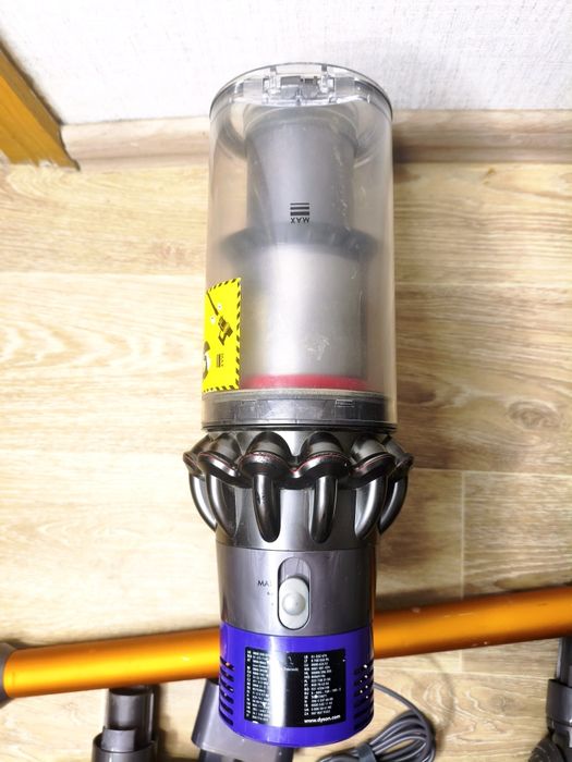 Бездротовий пилосос Dyson v10, гарний стан