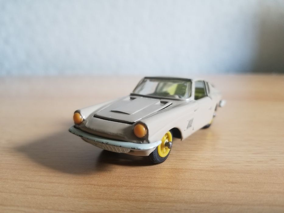 Мазерати мистраль-купе масштабная модель 1:43