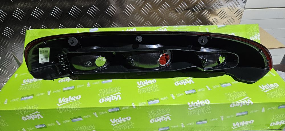 Lampa prawy tył tylna opel corsa C nowa oryginał valeo