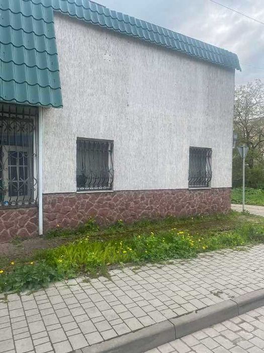 магазин "Спорттовари" заг  пл  352,9 кв.м.  м.Броди вул.Гончарська,9А