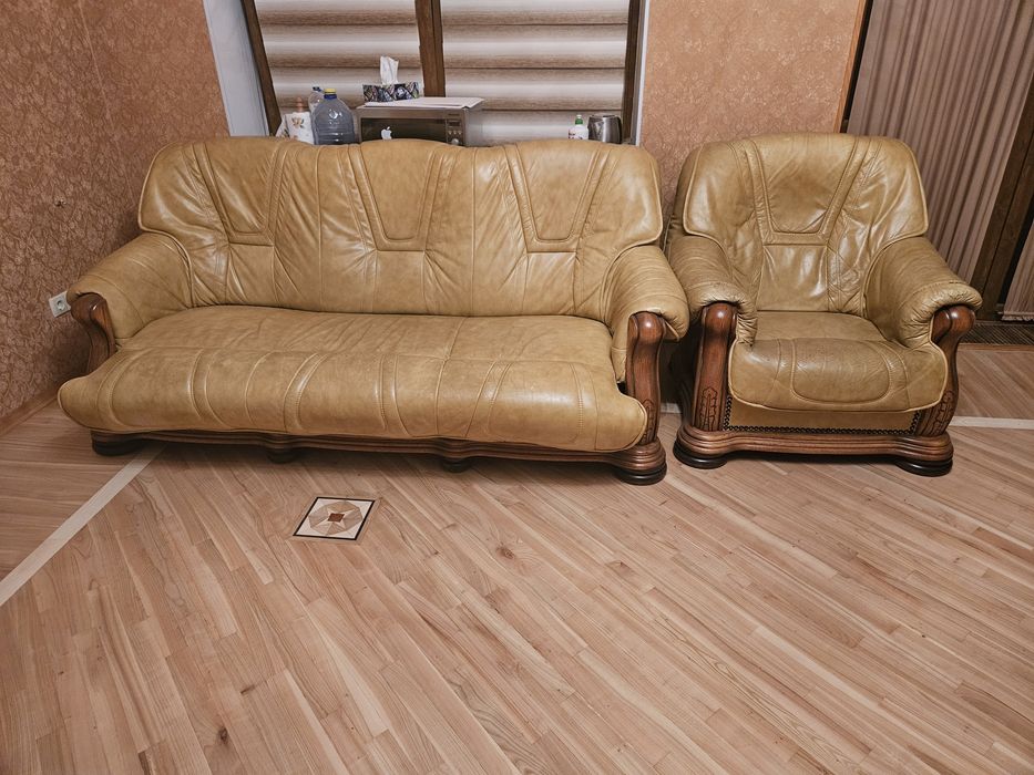 Диван шкіряний і два крісла