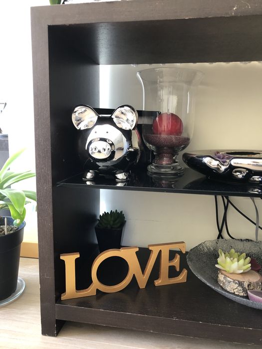 Móvel aparador em madeira vangué