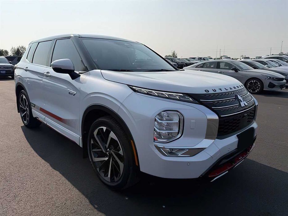 Mitsubishi Outlander PHEV SEL      2023