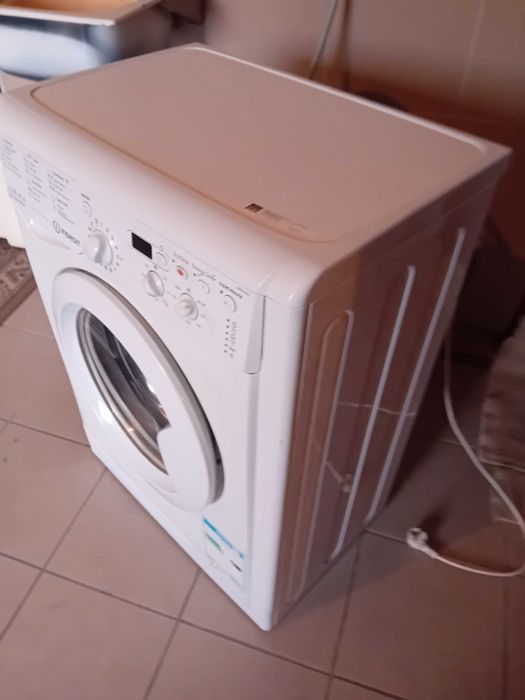 Sprzedam pralkę Indesit