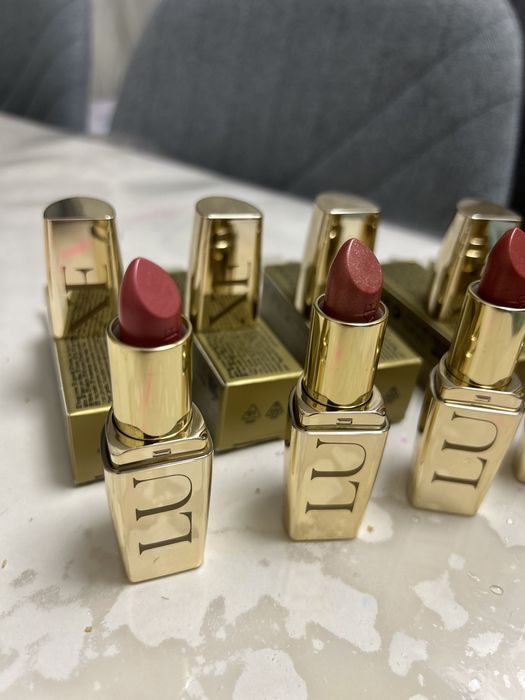 Помады luks Avon