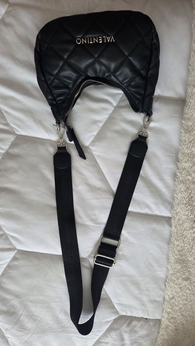 Mala Valentino preta