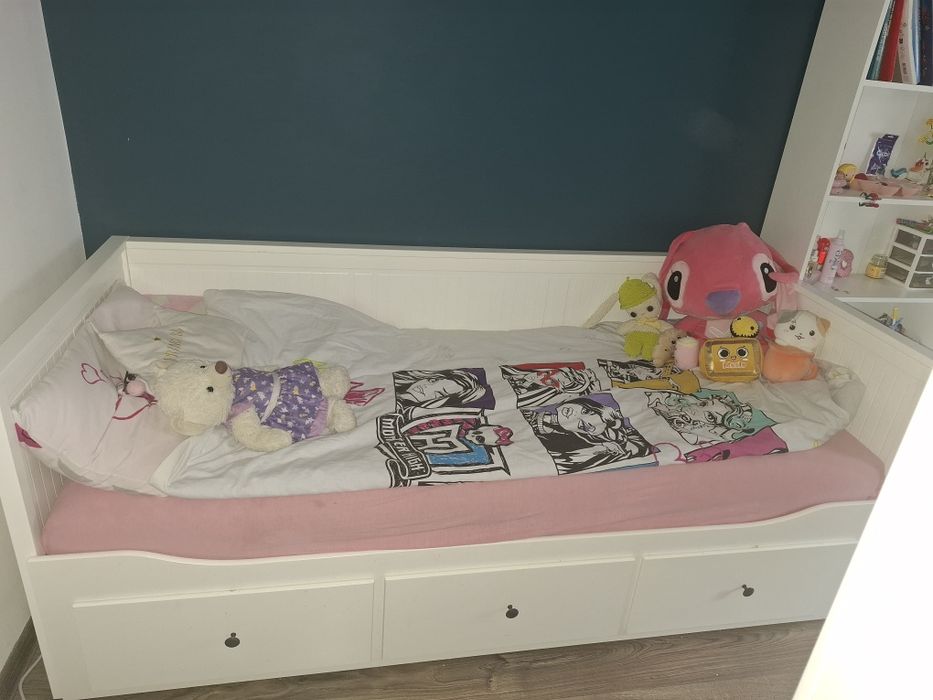 Łóżko Ikea Hermes z 2 materacami w cenie.