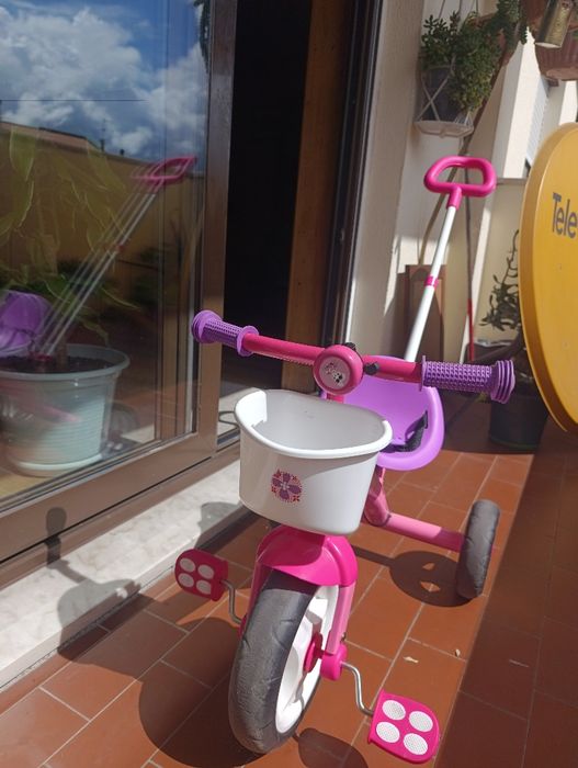 Triciclo Chicco menina