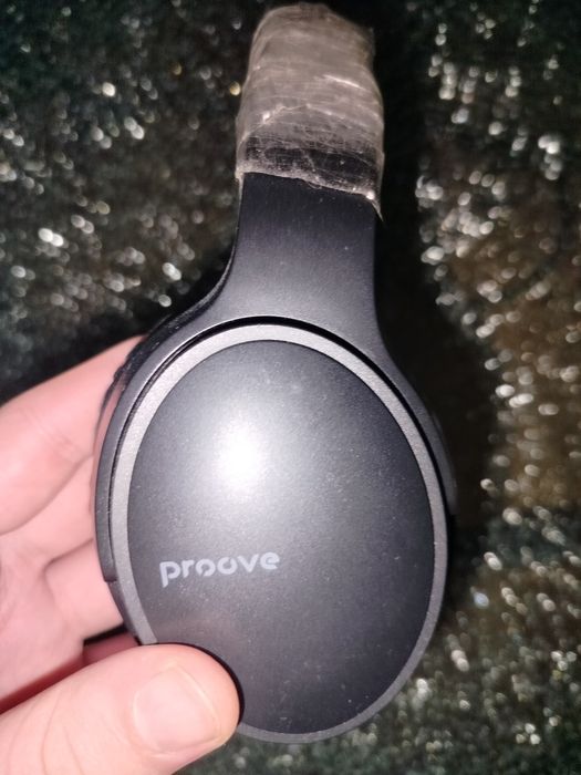 Бездротові навушники Proove Tender Black у робочому стані

Технічні х