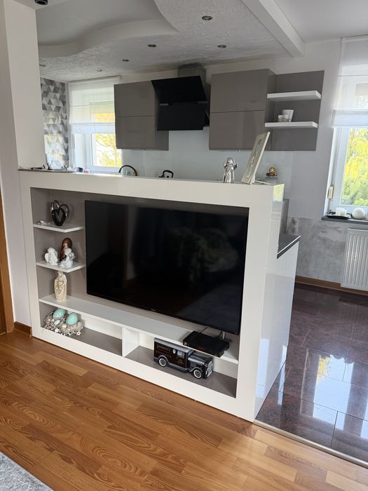 Półka wielofunkcyjna