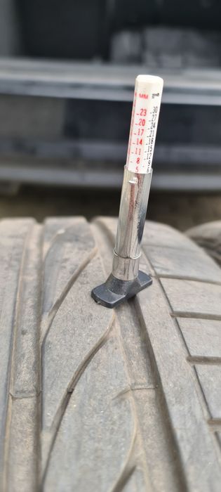 Opony komplet dobry stan 235.45.17