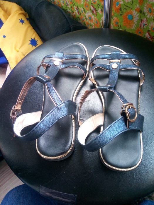 Босоножки на девочку 37размер